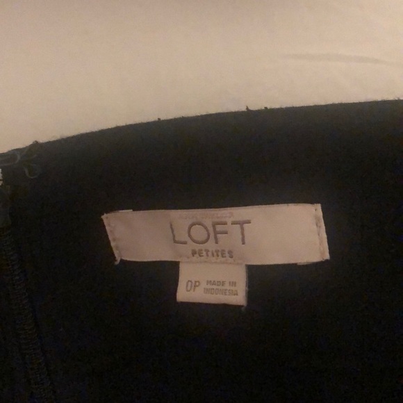 Loft pencil skirt with 2 pleats - Picture 3 of 3